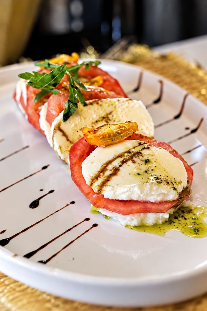 Salade caprese, tomate et mozzarella